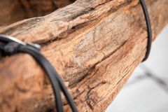 Industrial Hängelampe BARRACUDA 152cm recyceltes Massivholz mit 5 Leuchten