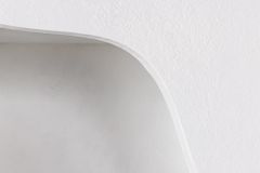 Abstraktes Regal ART AMBIENTE 180cm weiß Beton strukturiert Standregal