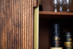 Design Highboard GATSBY 125cm braun mattgold Mangoholz Retro