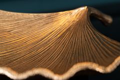 Dekorative Schale GINKGO 35cm gold handmade Metall