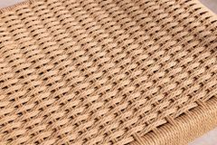 Design Armlehnen-Stuhl KENNEDY natur aus recyceltem Pinienholz mit Korbgeflecht