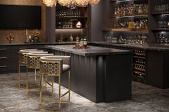 Stilvoller Barhocker ELEGANCE cappuccino Samt gold Edelstahl mit Armlehne und Fußablage