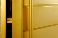 Design Aktenschrank GLOBETROTTER 180cm gold Eisen Container Upcycling Highboard