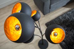 Elegante Design Stehlampe MAGMA 170cm schwarz gold Stehleuchte