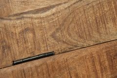 Runder Couchtisch DRUMP STORAGE 70cm natur silber Mangoholz mit Stauraum handmade Industrial
