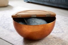 Runder Couchtisch ORIENT STORAGE 60cm kupfer Hammerschlag handmade Akazienholz mit Stauraum