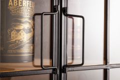 Massive Vitrine SEVEN SEAS 150cm natur Pinie Industrial-Türen Metall Barschrank