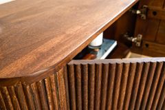 Design TV Board GATSBY 160cm braun mattgold Mangoholz Retro