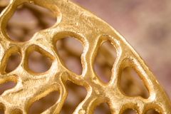Runder Couchtisch ABSTRACT LEAF 50cm gold Metall filigrane Handarbeit Vintage Design