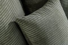 Modernes XXL Sofa ELEGANCIA 285cm grün Cord Federkern inklusive Kissen Bigsofa