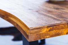 Massivholz Esstisch GENESIS 160cm natur anthrazit Akazie Baumkante Industrial Design
