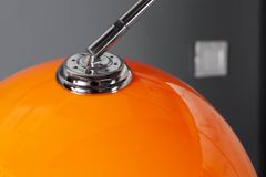 Ausziehbare Bogenlampe LOUNGE DEAL 175-205cm orange Marmorfuß Stehlampe