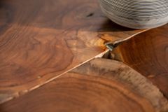 Runder Massivholz Couchtisch MOSAIK 70cm natur Teak Hairpin Legs schwarz Metall handmade