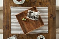 Elegantes Servier Tablett CIANO 40x40cm Akazie Massivholz mit Griffen