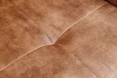 Drehbarer Design Stuhl EUPHORIA rost braun Samt mit Armlehne Metallgestell schwarz