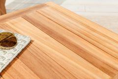 Massiver Beistelltisch EMPIRE TEAK 45cm natur Teakholz wetterfest