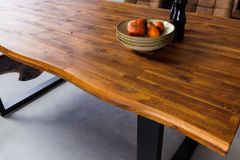 Massivholz Esstisch GENESIS 160cm natur anthrazit Akazie Baumkante Industrial Design