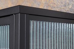 Moderne Vitrine AMSTERDAM 160cm schwarz gold Riffelglas Metall Highboard Schrank