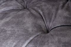 Design Barhocker MILANO grau Samt Barstuhl mit Lehne Metall schwarz Chesterfield-Steppung