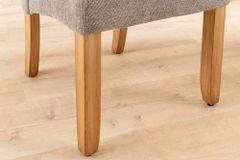 Design Stuhl CASA taupe Strukturstoff Massivholzbeine mit Zierknöpfen und Nackenrolle