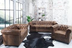 Chesterfield Sessel 110cm antik braun mit Knopfheftung und Federkern