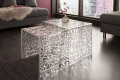 Handgearbeiteter Couchtisch ABSTRACT 49cm 2er Set silber im Gap Design