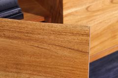 Massivholz Sideboard MAMMUT 160cm Akazie honey finish Metall Baumkante mit Schubladen