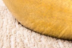 Handgefertigter Couchtisch STONE 75cm gold Metall Hammerschlag Design