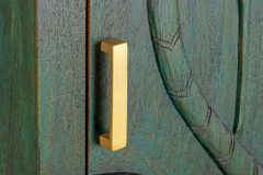 Massives Highboard PEACOCK 170cm grün Mangoholz antik 3D Schnitzerei Pfau-Design
