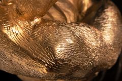 Dekorative Gorillafigur KONG 40cm gold handmade Metall Skulptur