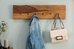 Massivholz Wandgarderobe MAMMUT 80cm braun Sheesham stone finish 6 Kleiderhaken