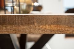Massiver Industrial Esstisch GALAXIE 240cm natur Mangoholz schwarz Sterngestell
