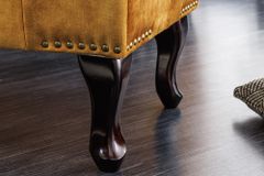 Design Fußhocker CHESTERFIELD 80cm senfgelb Samt Knopfheftung Nietenbesatz