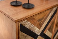 Elegantes Sideboard LONG ISLAND 160cm Mangoholz-Optik mit Retro Muster
