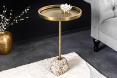 Handgefertigter Beistelltisch TRAYFUL 60cm messing antik Eisen natur Marmorfuß