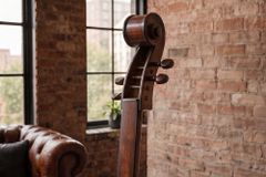 Extravagantes Weinregal CELLO 133cm braun Tannenholz für 10 Flaschen