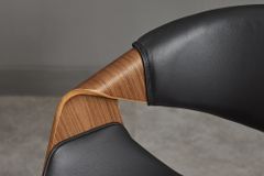 Höhenverstellbarer Bürostuhl ORGANIC schwarz Kunstleder Walnussholz braun drehbar