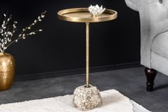 Handgefertigter Beistelltisch TRAYFUL 60cm messing antik Eisen natur Marmorfuß