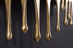 Handgefertigtes Wandregal LIQUID LINE 60cm gold antik Metall Tropfen-Design