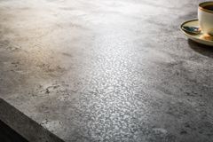 Moderner Esstisch LOFT 160cm grau Beton-Design schwarze Metallbeine Kufengestell Industrial