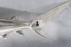 Maritime Wanddekoration HAI 105cm silber rechts Metall Haifisch Design Skulptur