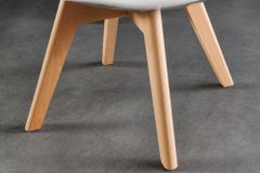 Design Stuhl SCANDINAVIA MEISTERSTÜCK transparent weiß Kunststoff Buchenholz natur