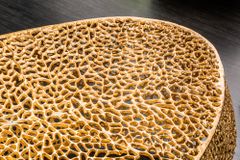 Filigraner Design Couchtisch ABSTRACT LEAF 130cm gold Handarbeit