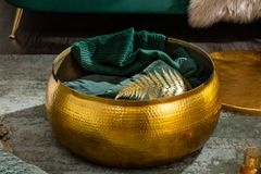 Runder Couchtisch ORIENT STORAGE 70cm gold Metall mit Stauraum Hammerschlag Design handmade