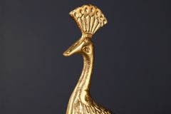Handgefertigte Servierplatte WILDLIFE PEACOCK 40cm gold Metall Pfauen-Skulptur