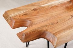 Massivholz Couchtisch WILD 100cm Akazie natur Hairpin Legs Baumkante