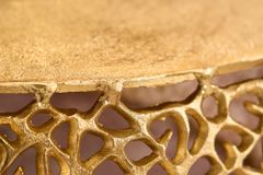 Runder Couchtisch ABSTRACT LEAF 75cm gold Metall filigrane Handarbeit Vintage Design