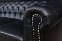 Chesterfield 3-Sitzer Sofa 205cm schwarz Nietenbesatz Federkern