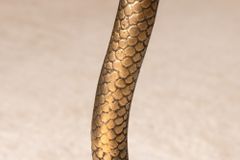 Runder Beistelltisch WILDLIFE SNAKE 65cm kupfer antik Metall Glas handmade