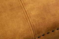 Design Récamière CHESTERFIELD 170cm senfgelb Samt Knopfheftung Nietenbesatz
